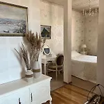 Spacious 1-bedroom With Sauna Apartment *